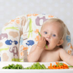 ¿Cuáles son los objetivos de la alimentación en niños menores de 2 años?