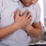 ¿Cómo es el dolor pericárdico?