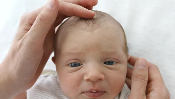 Exploración de la cabeza en el recién nacido