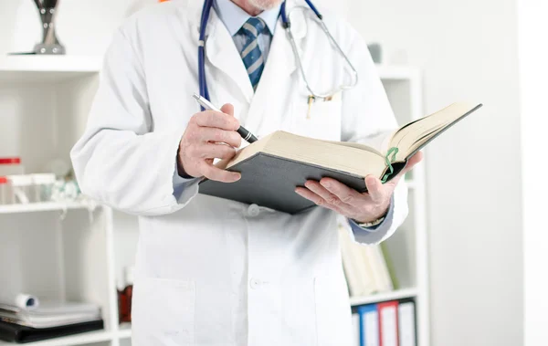 ¿Por qué un médico debe leer mucho?