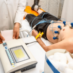 ¿Qué registran las derivaciones del electrocardiograma?