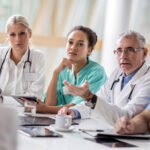 ¿Por qué los médicos necesitan hablar inglés?