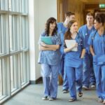 Estudiar la carrera de medicina