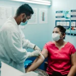 ¿En que consiste la tríada de Donabedian?