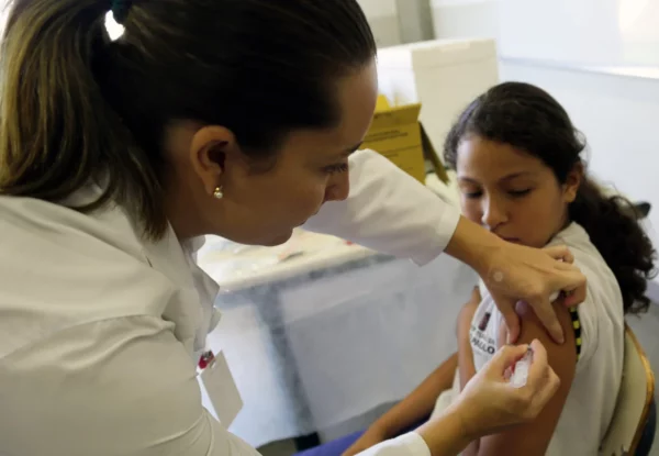 ¿Cuántas dosis se aplican de vacuna contra VPH?
