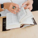 ¿Cuál es la etimología de la palabra médico?