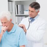 Los hallazgos físicos orientan el diagnóstico de pacientes con tos