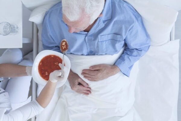 Consideraciones en la nutrición e hidratación en pacientes graves