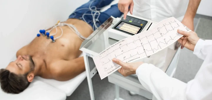 La electrocardiografía amplifica, filtra y registra las señales eléctricas del corazón