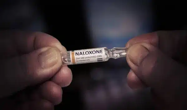 Naloxona en pacientes que consumen opioides
