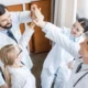 ¿Vale la pena estudiar medicina?